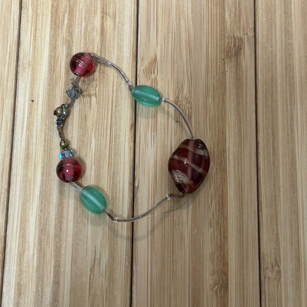 Elegant Red and Green Beaded Bracelet